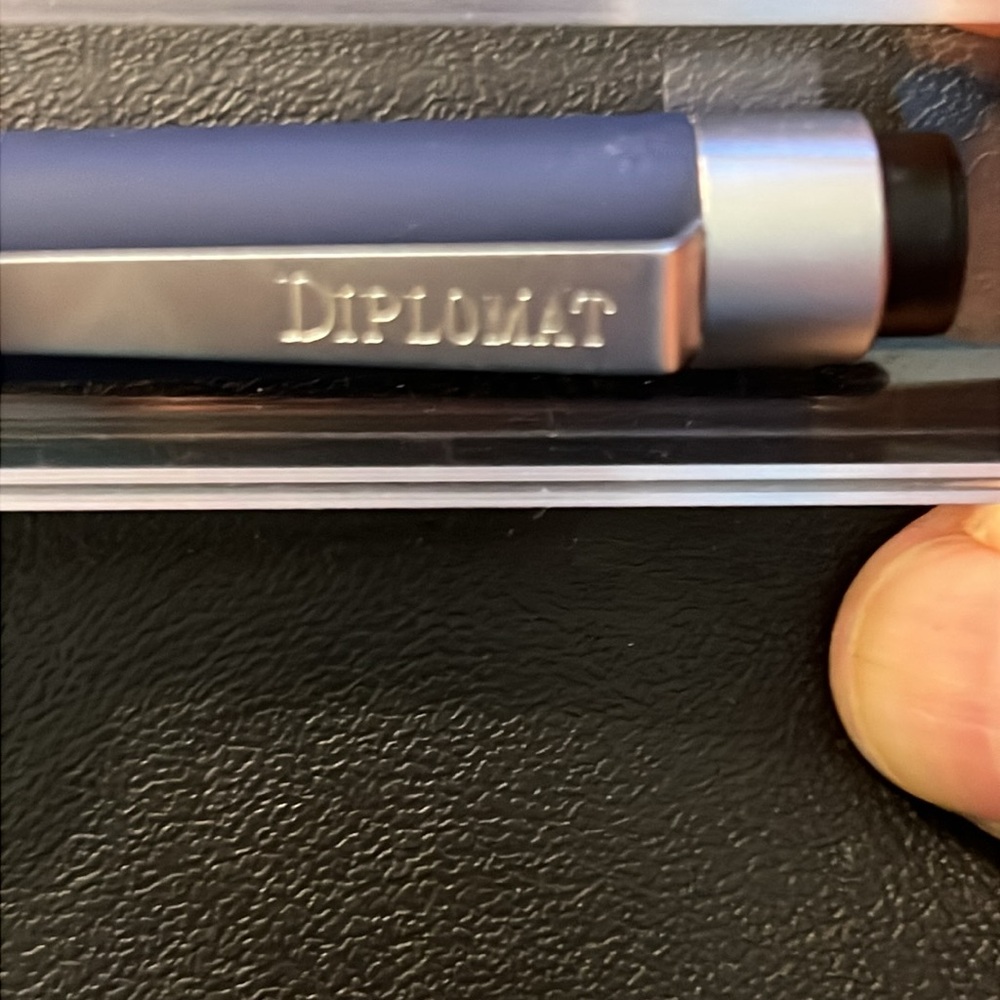 Magnum Diplomat Blue and Chrome Fountain Pen in Clear Case Set (3 items) - Picture 3 of 11